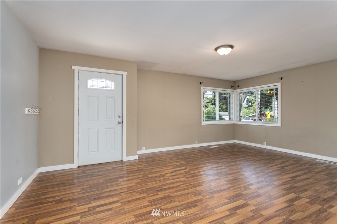 10745 Southeast 165th Street Renton, WA 98055 - Photo 5 of 29 Gallery Image 5