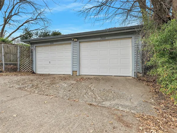 a view of a garage