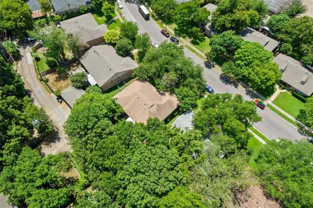 $1,995 | 7022 Kingsbury Drive, Dallas, TX 75231