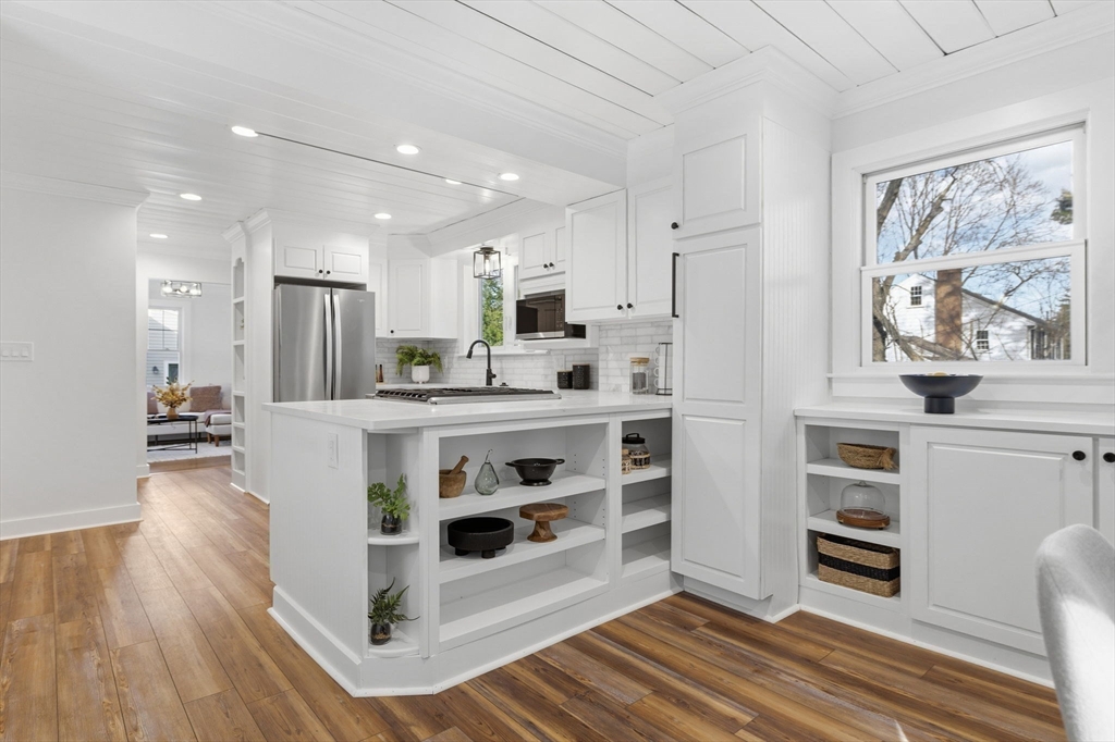 1034 Webster Street Needham, MA 02492 - Photo 4 of 18