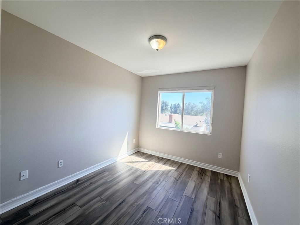 215 North Spruce Avenue Rialto, CA 92376 - Photo 11 of 17