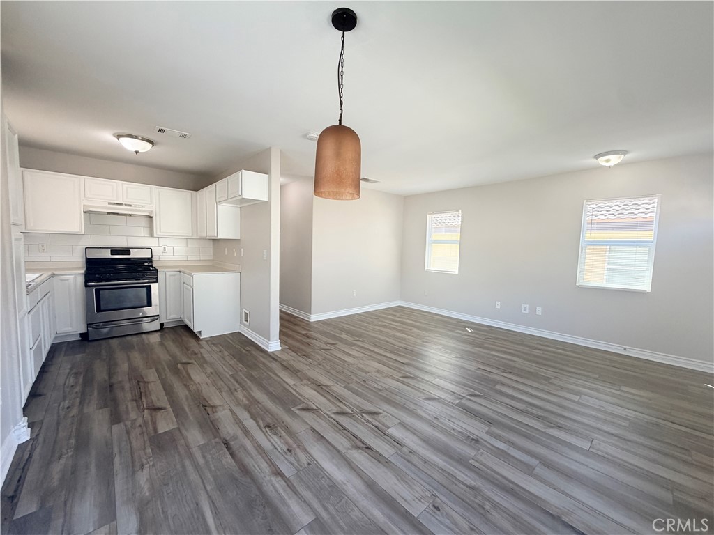 215 North Spruce Avenue Rialto, CA 92376 - Photo 3 of 17