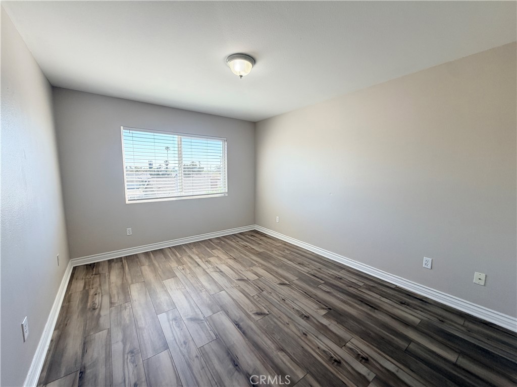 215 North Spruce Avenue Rialto, CA 92376 - Photo 7 of 17