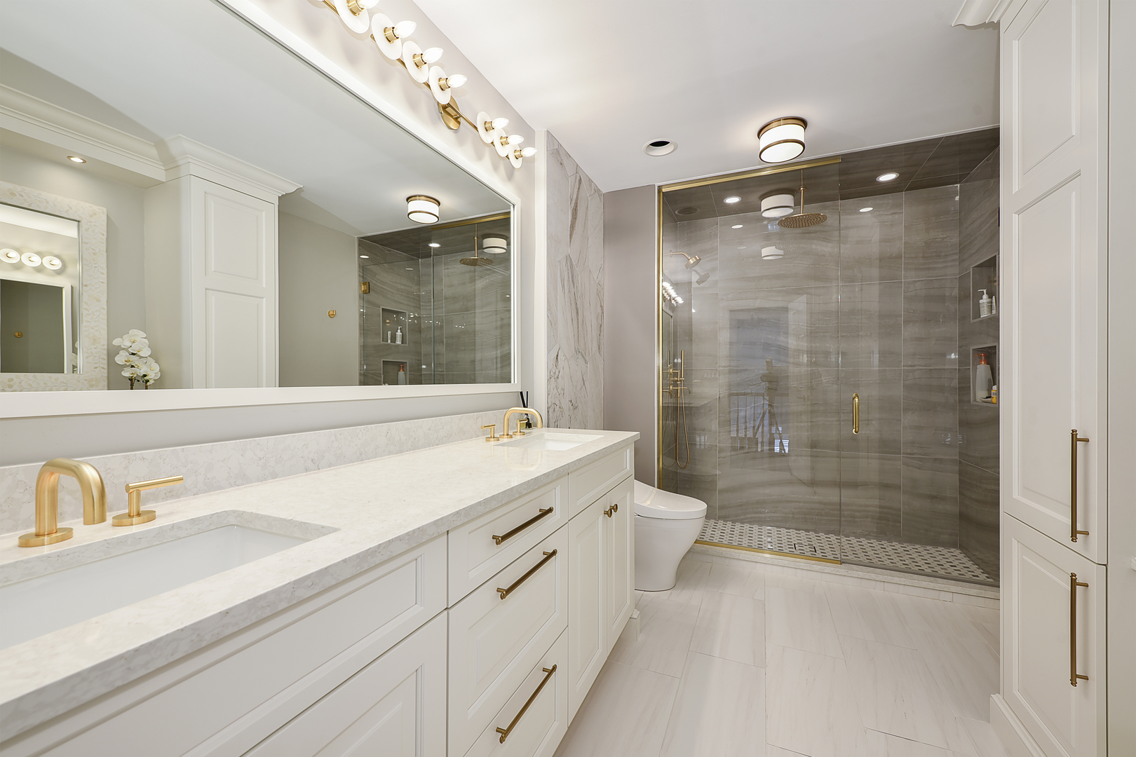 500 Stone Canyon Circle Inverness, IL 60010 - Photo 25 of 33 a spacious bathroom with a shower sink and mirror
