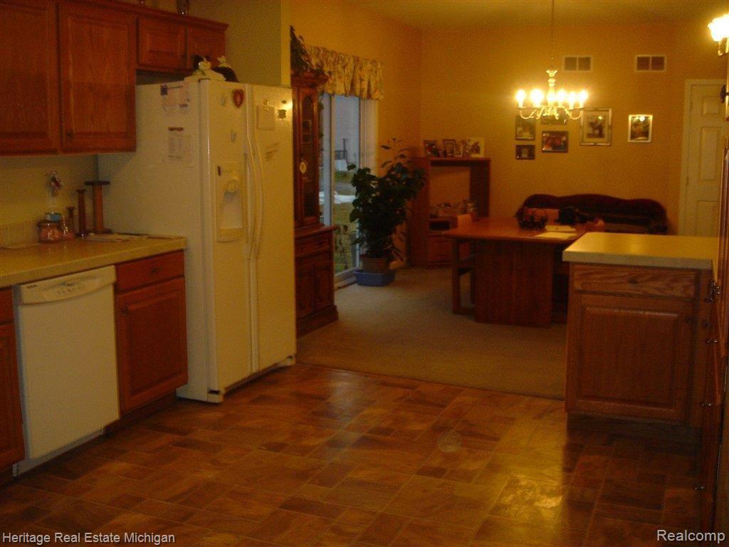 10678 West Sargent Road Fowlerville, MI 48836 - Photo 5 of 7 Kitchen/dining