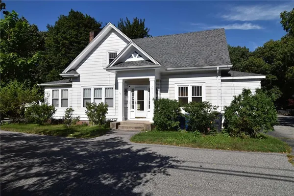 $2,395 | 2915 Post Road, Unit 2, Warwick, RI 02886