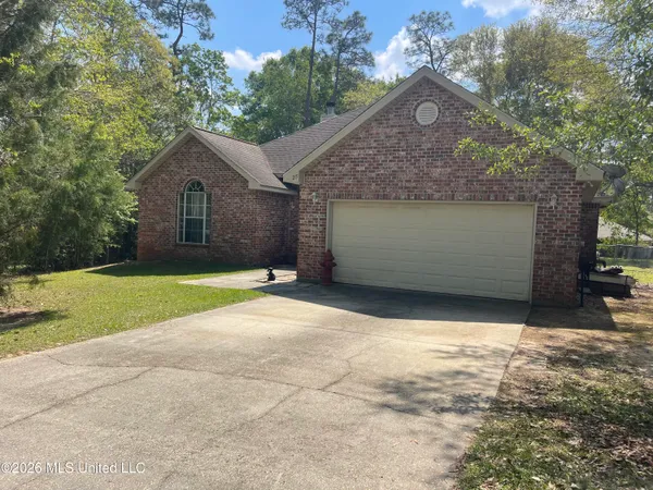 $269,900 | 215 Ridgeview Drive, Carriere, MS 39426