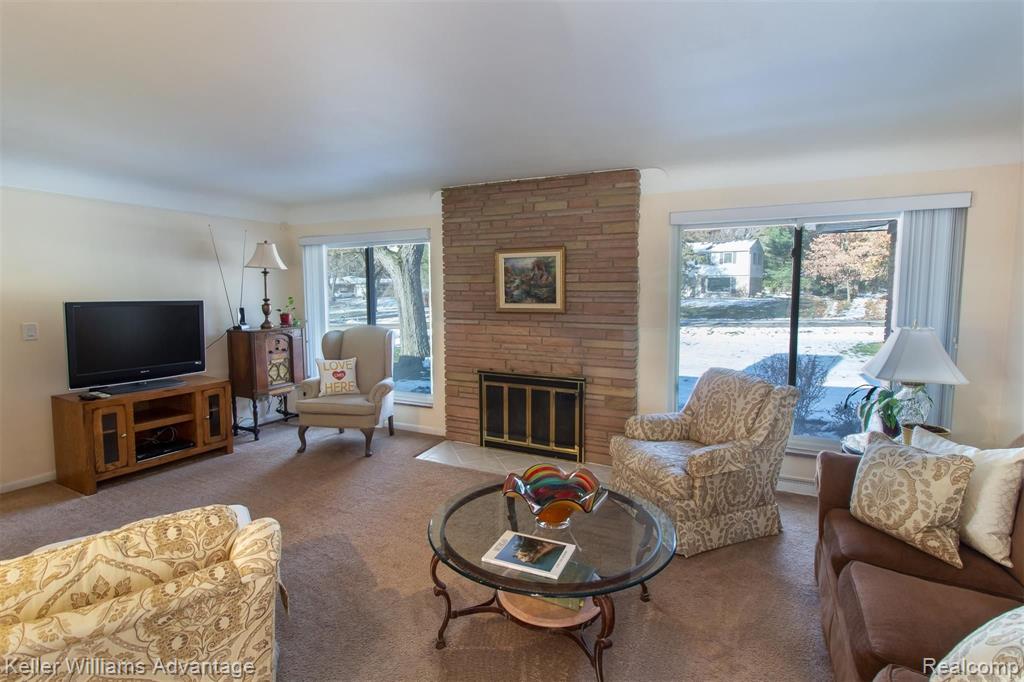 36221 West Lyman Road Farmington Hills, MI 48331 - Photo 4 of 32