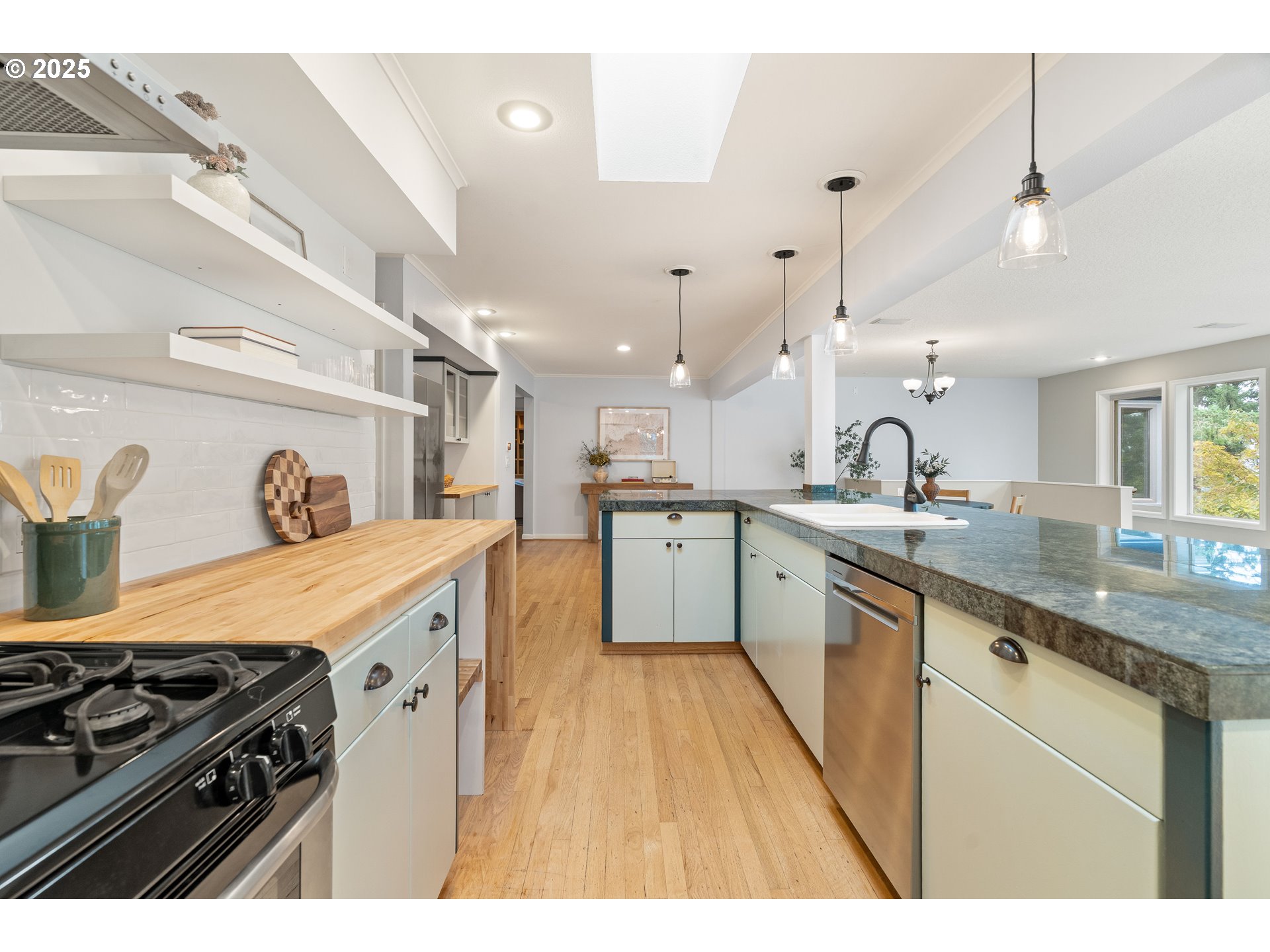 6413 Southwest Brugger Street Portland, OR 97219 - Photo 11 of 48 Gallery Image 11
