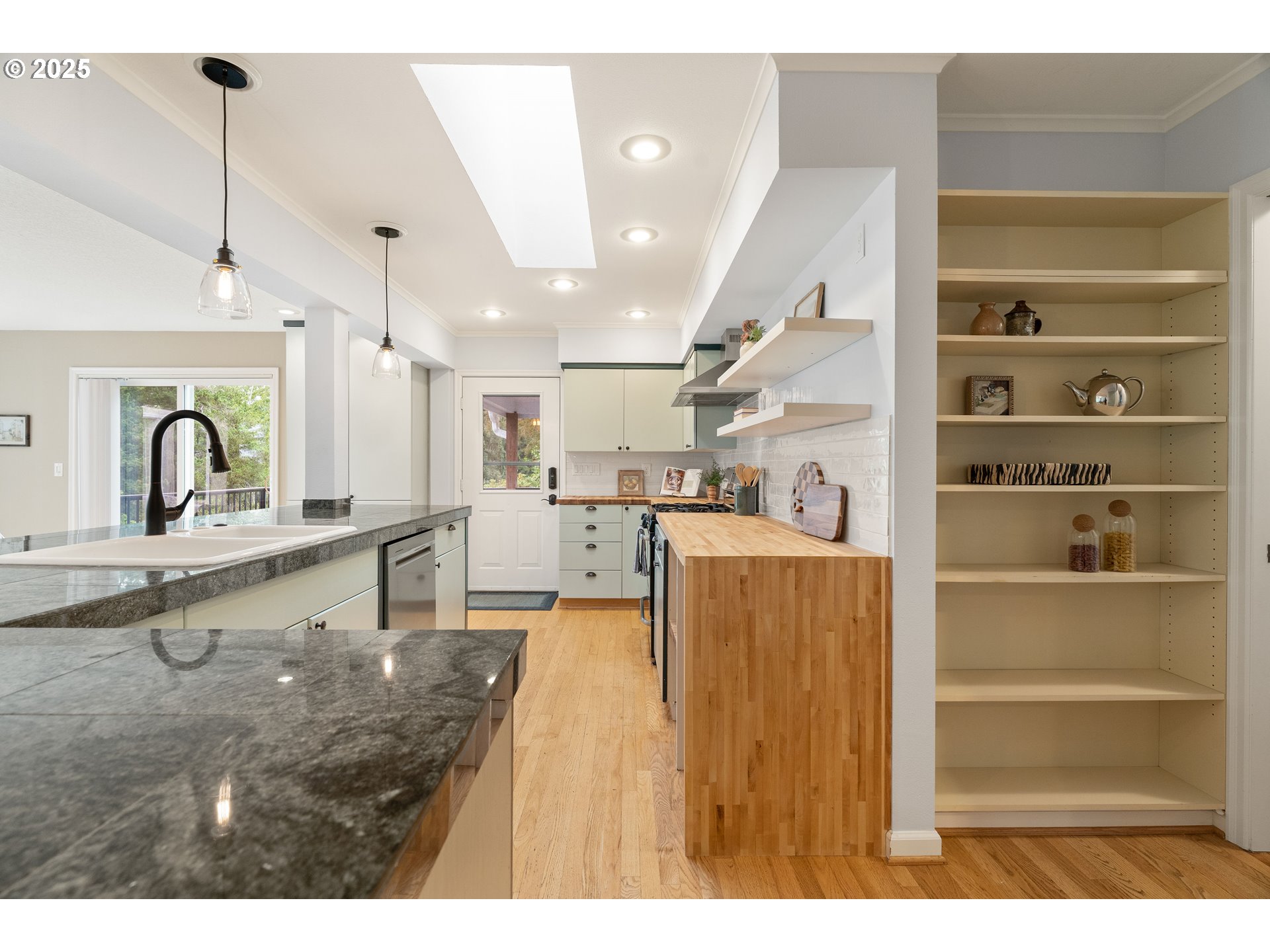 6413 Southwest Brugger Street Portland, OR 97219 - Photo 12 of 48 Gallery Image 12