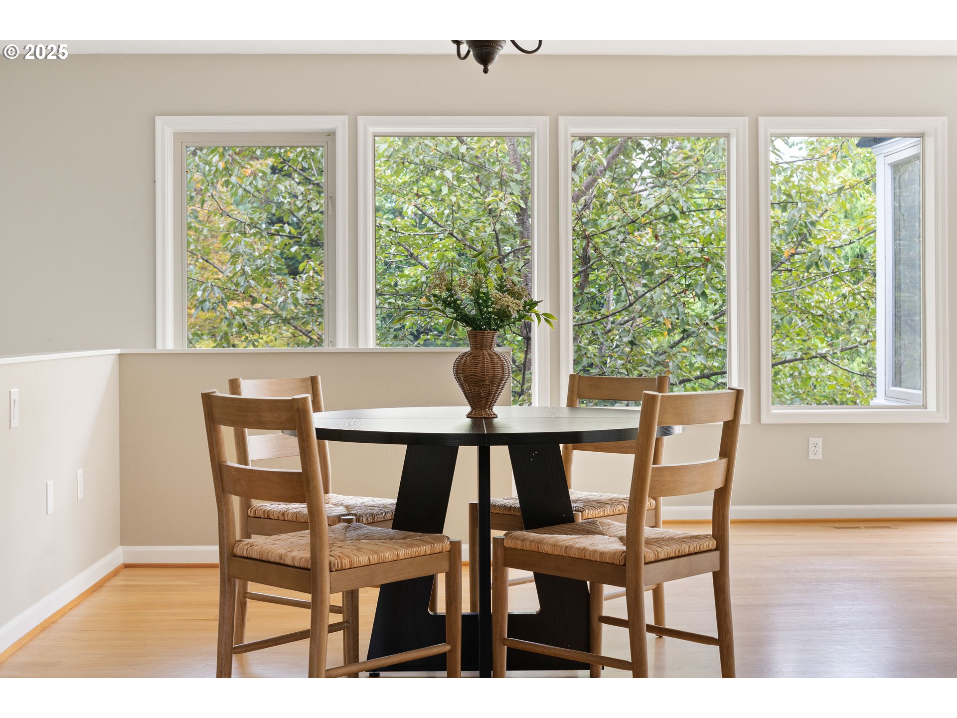 6413 Southwest Brugger Street Portland, OR 97219 - Photo 6 of 48 Gallery Image 6