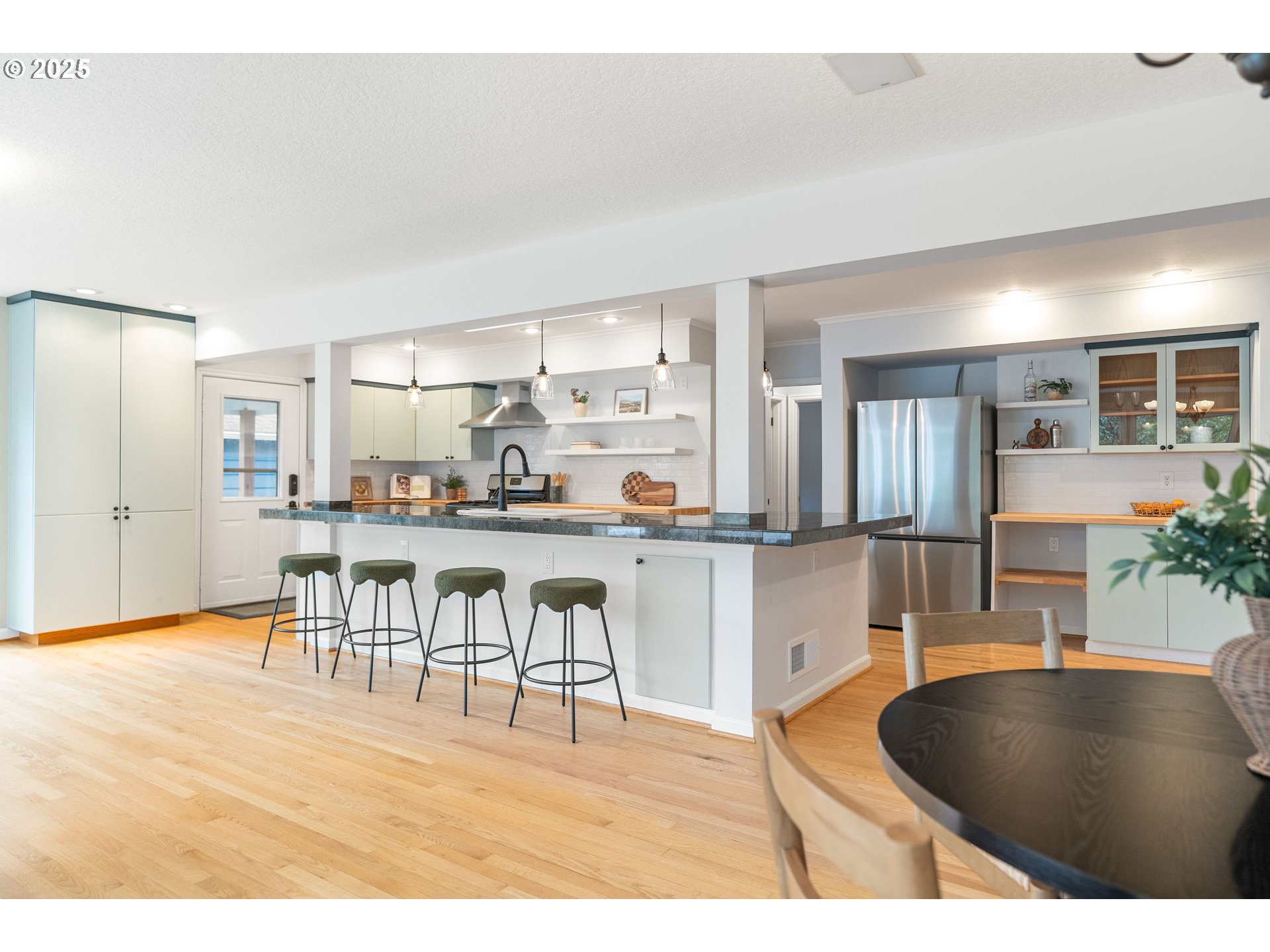6413 Southwest Brugger Street Portland, OR 97219 - Photo 7 of 48 Gallery Image 7