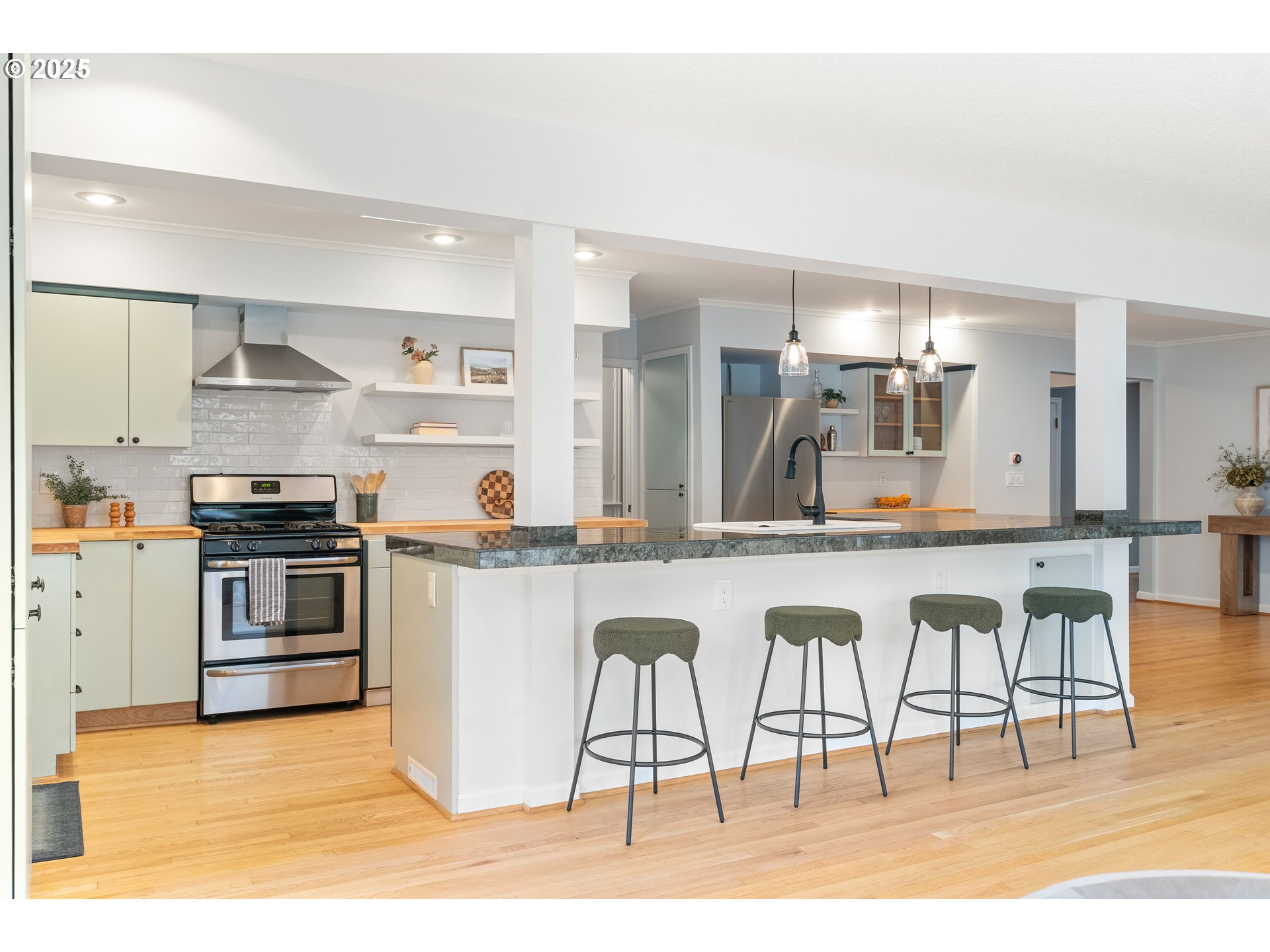 6413 Southwest Brugger Street Portland, OR 97219 - Photo 8 of 48 Gallery Image 8
