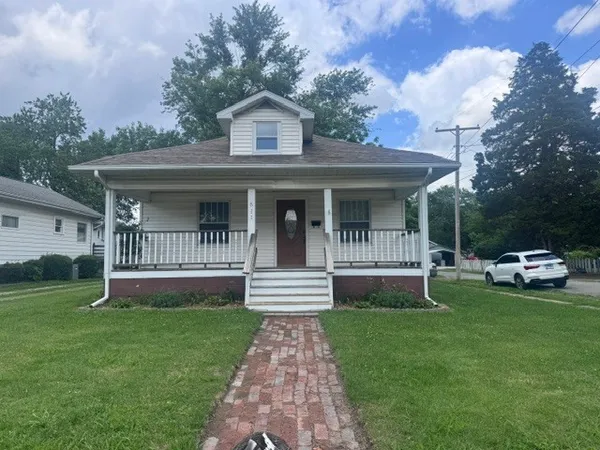 $89,900 | 511 Lawrence Street, Benton, IL 62812