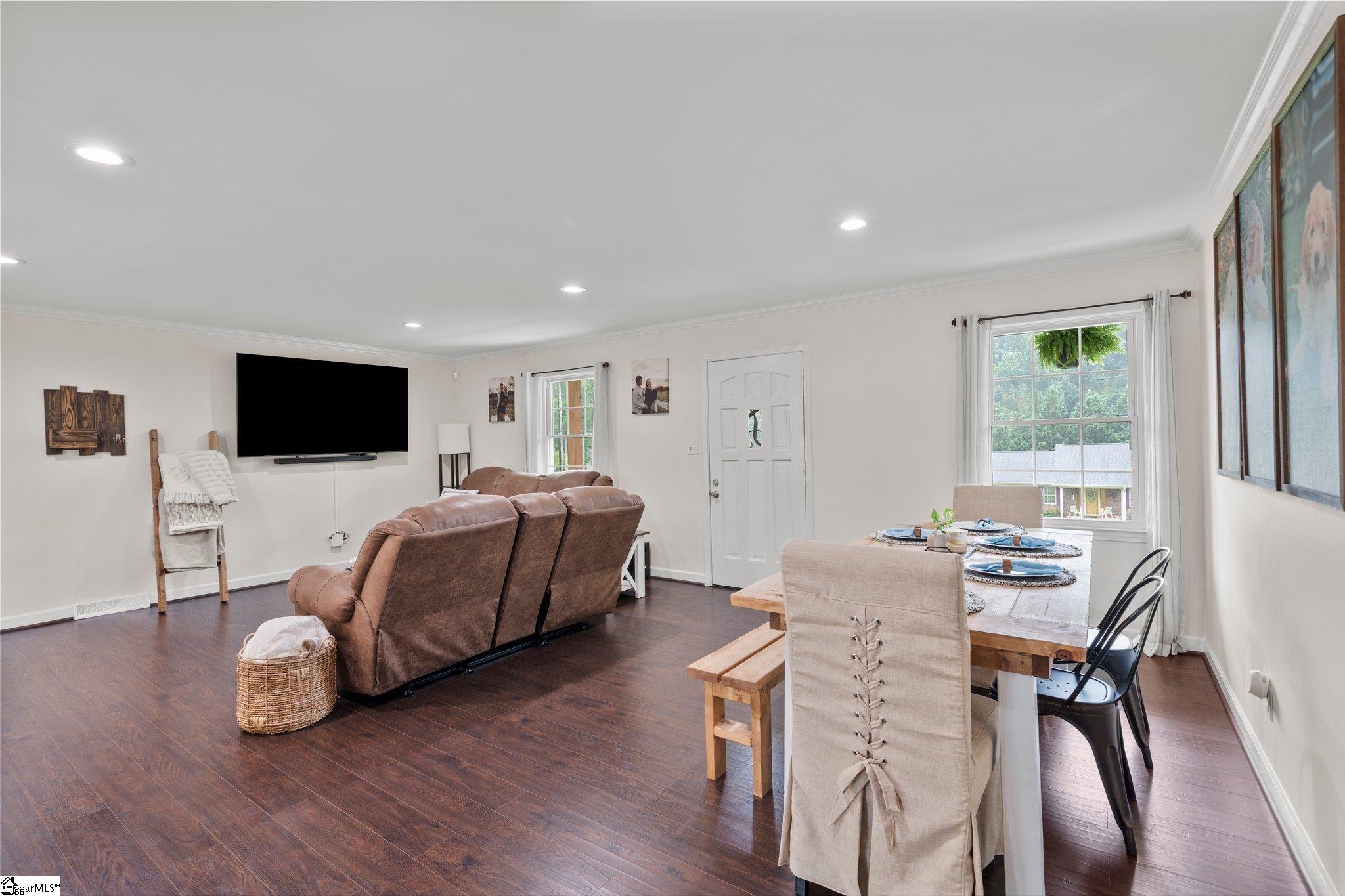 211 Zoar Heights Road Greer, SC 29651 - Photo 7 of 29