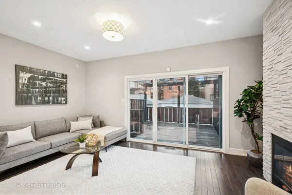 $4,800 | 3125 South Giles Avenue, Unit 3125, Chicago, IL 60616