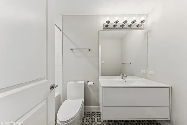 $4,800 | 3125 South Giles Avenue, Unit 3125, Chicago, IL 60616