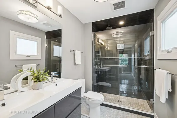 $4,800 | 3125 South Giles Avenue, Unit 3125, Chicago, IL 60616