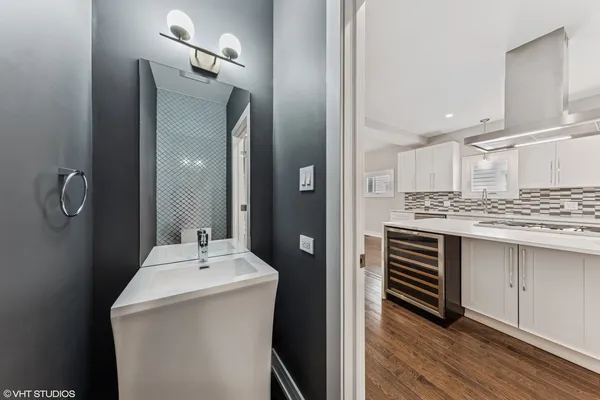 $4,800 | 3125 South Giles Avenue, Unit 3125, Chicago, IL 60616