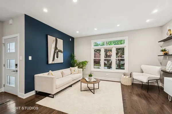 $4,800 | 3125 South Giles Avenue, Unit 3125, Chicago, IL 60616