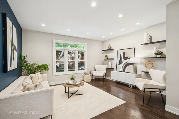 $4,800 | 3125 South Giles Avenue, Unit 3125, Chicago, IL 60616