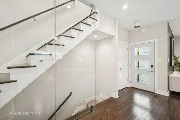 $4,800 | 3125 South Giles Avenue, Unit 3125, Chicago, IL 60616