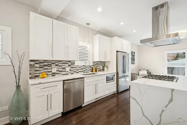 $4,800 | 3125 South Giles Avenue, Unit 3125, Chicago, IL 60616