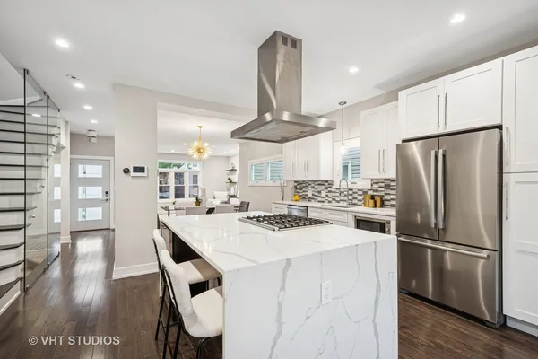 $4,800 | 3125 South Giles Avenue, Unit 3125, Chicago, IL 60616