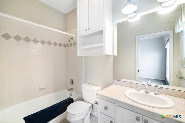 $615,000 | 123 Northwood Drive, Cuero, TX 77954