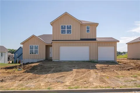 $419,950 | 16721 Pinehurst Drive, Basehor, KS 66007