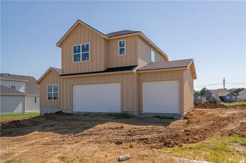 $419,950 | 16721 Pinehurst Drive, Basehor, KS 66007