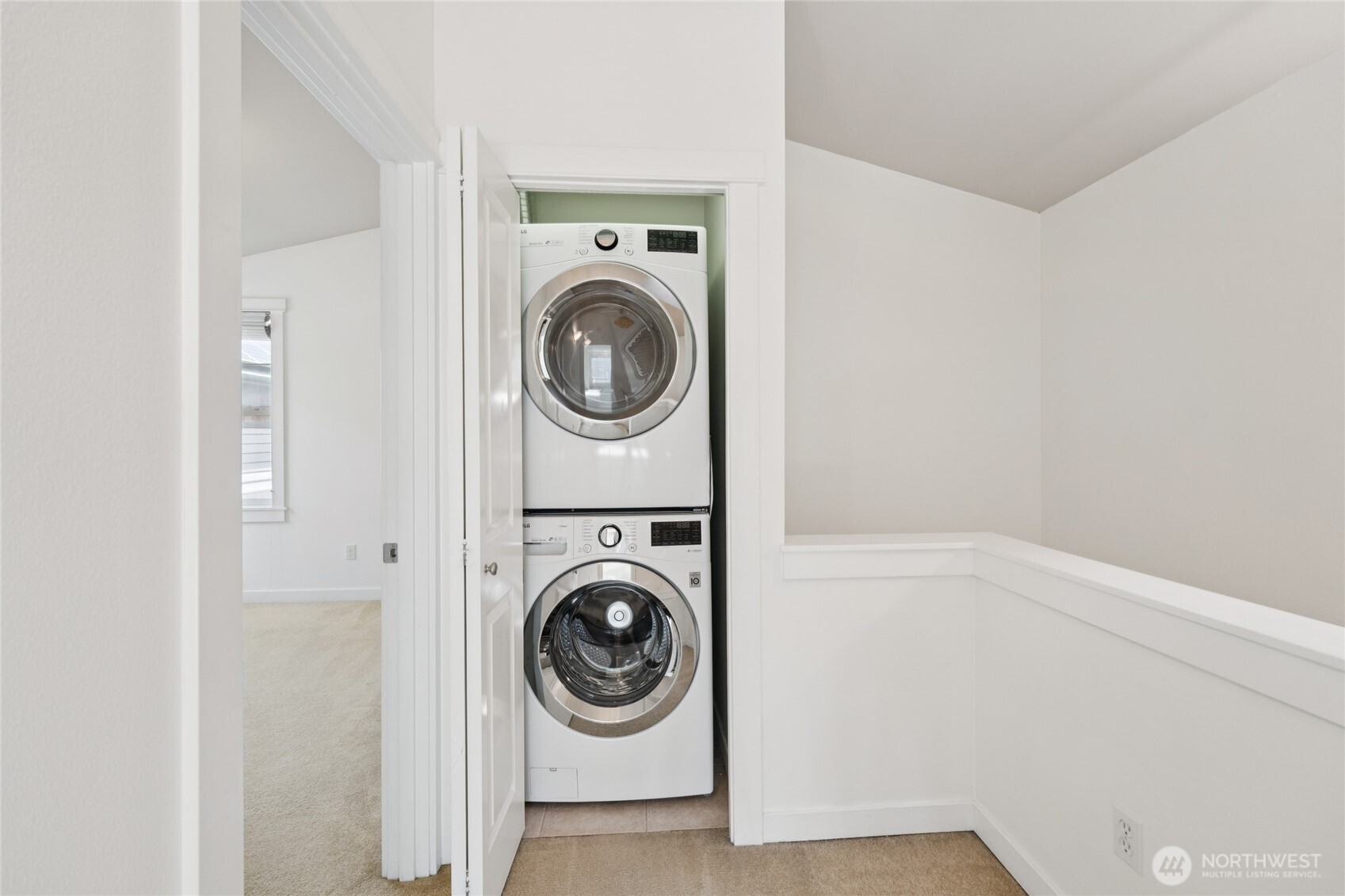 9503 Ashworth Avenue North, Unit B Seattle, WA 98103 - Photo 18 of 26 a utility room with dryer and washer