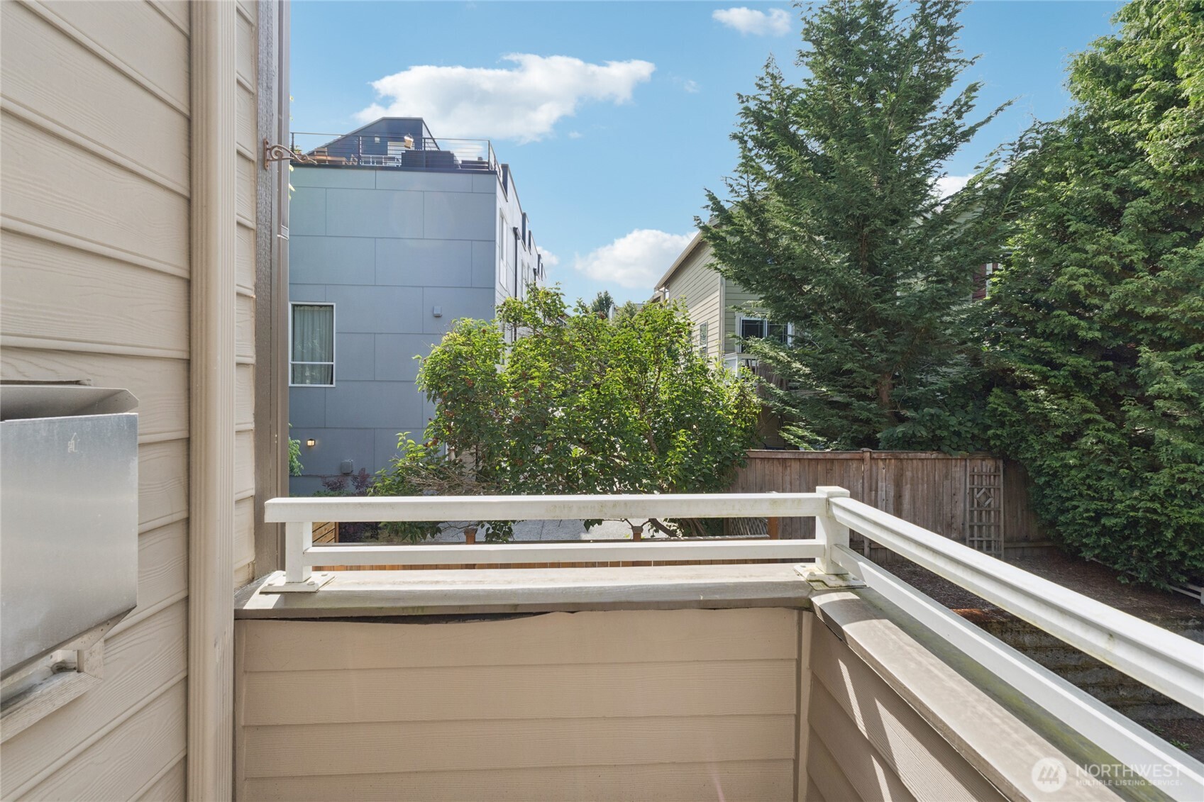 9503 Ashworth Avenue North, Unit B Seattle, WA 98103 - Photo 19 of 26