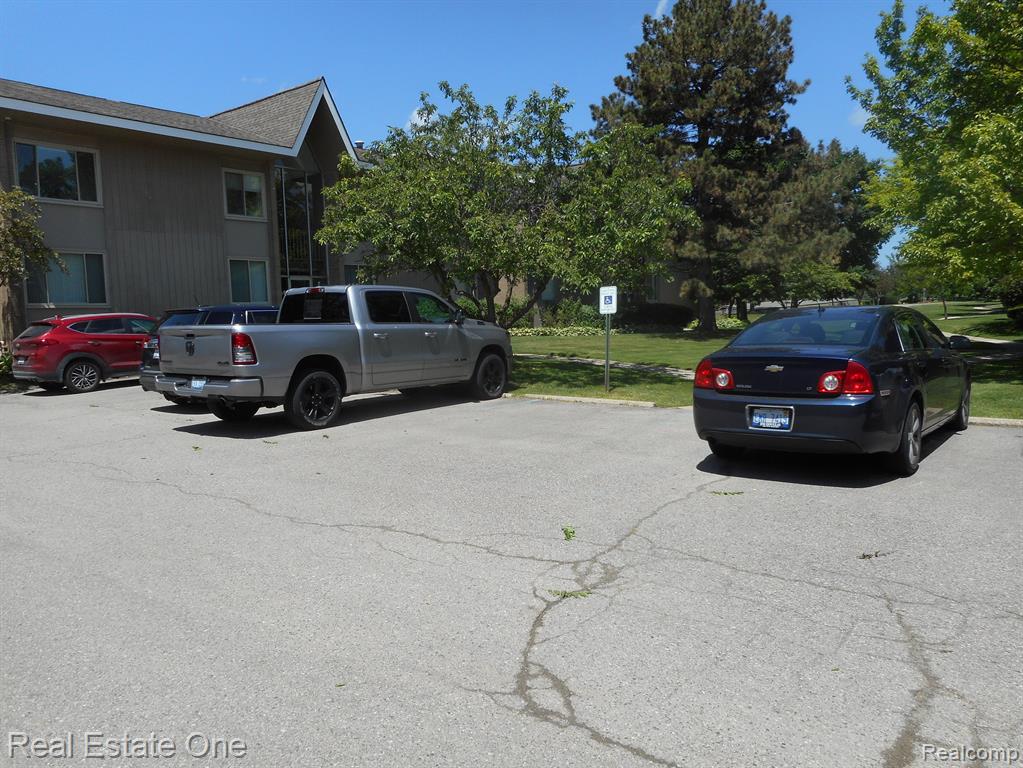 2005 Klingensmith Road, Unit 61 Bloomfield Hills, MI 48302 - Photo 21 of 28
