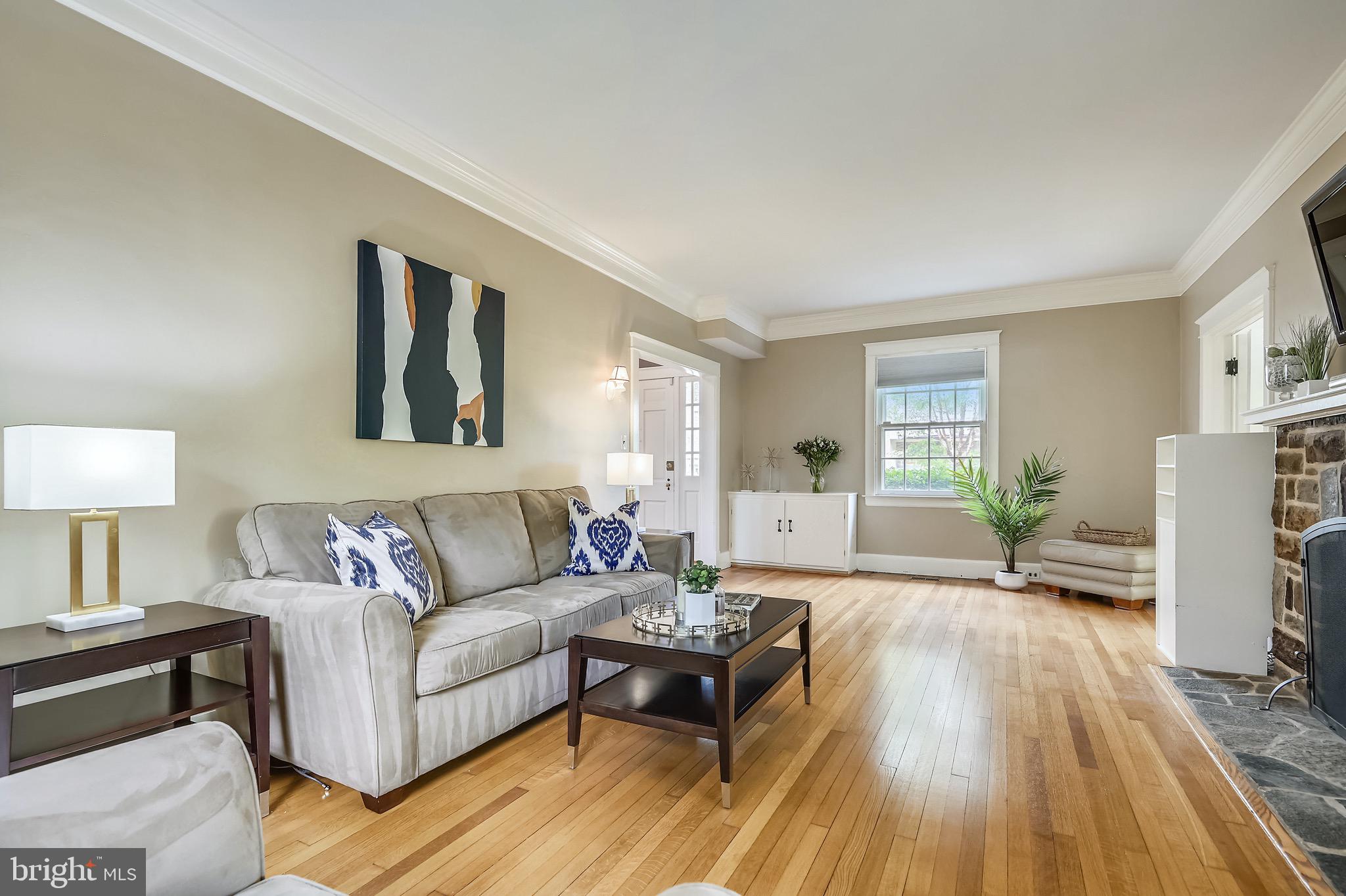 311 St Dunstans Road Baltimore, MD 21212 - Photo 3 of 67 Spacious living room