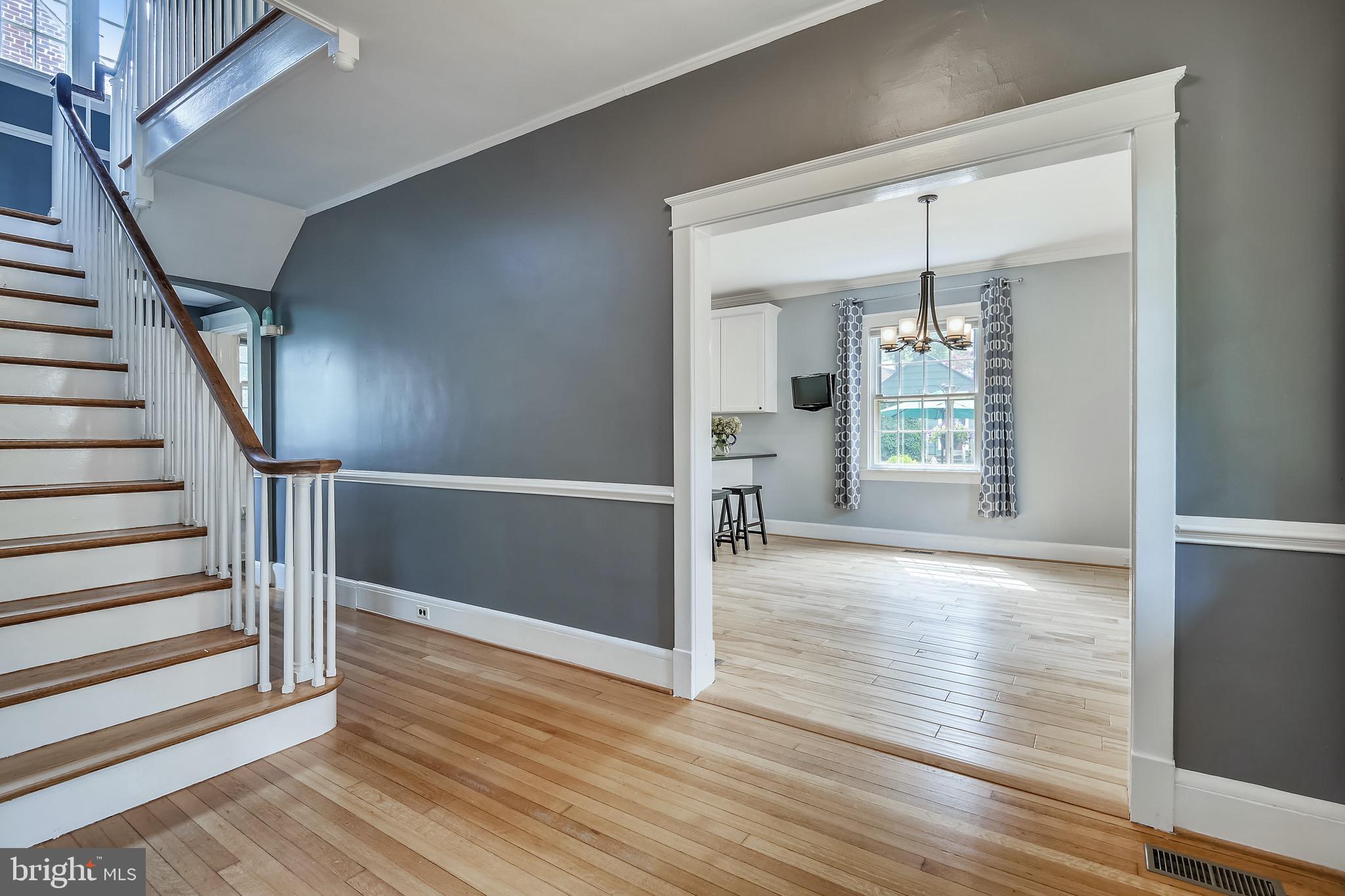 311 St Dunstans Road Baltimore, MD 21212 - Photo 22 of 67 Larges, spacious light-filled foyer