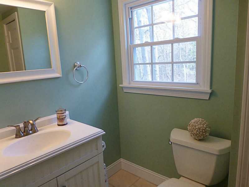 425 Sowams Road Barrington, RI 02806 - Photo 12 of 14 Bathroom. Upstairs Bath