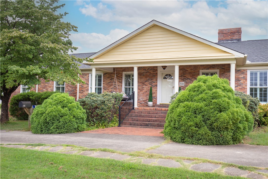 706 Quincy Road Seneca, SC 29678 - Photo 5 of 39 Gallery Image 5
