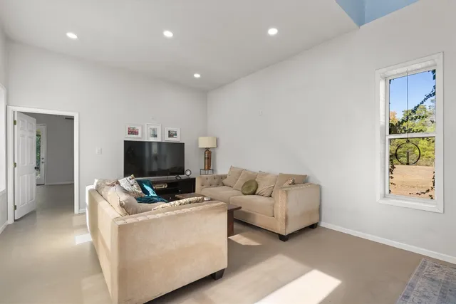 $425,000 | 4992 Farm To Market Road 1624, Lexington, TX 78947