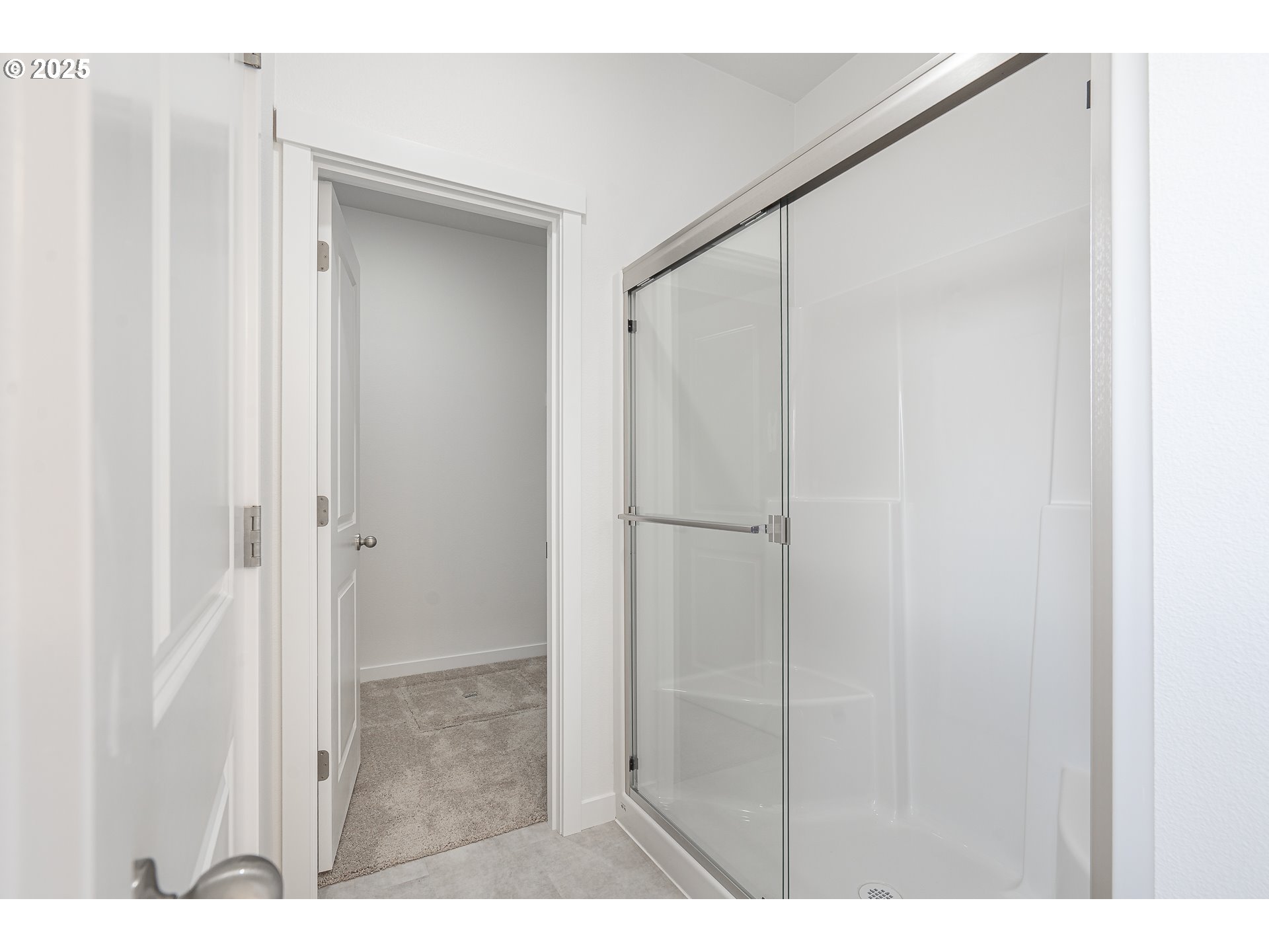 665 Parker Loop Silverton, OR 97381 - Photo 33 of 38 a view of a bathroom