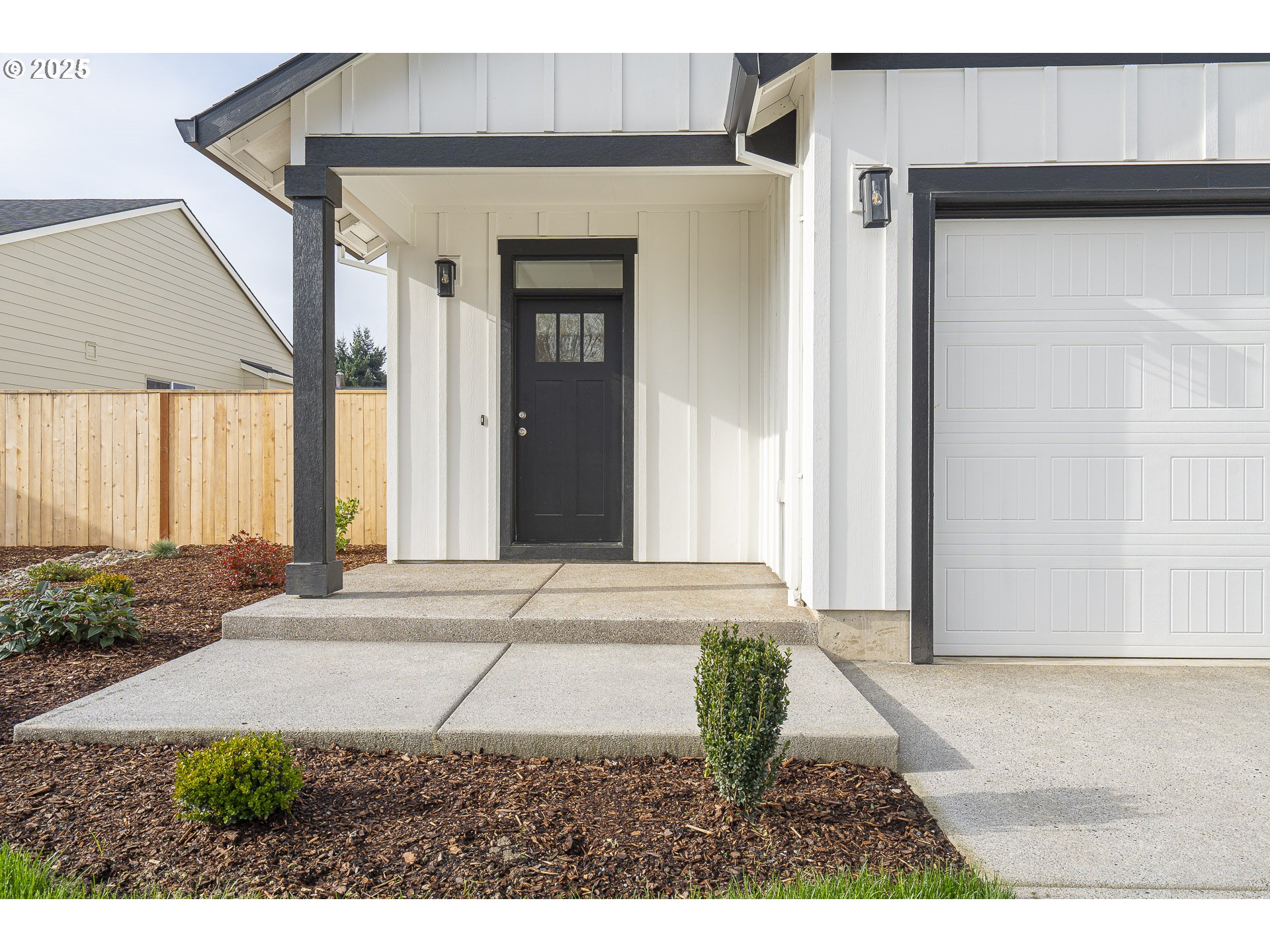 665 Parker Loop Silverton, OR 97381 - Photo 5 of 38 a front view of a house with a yard