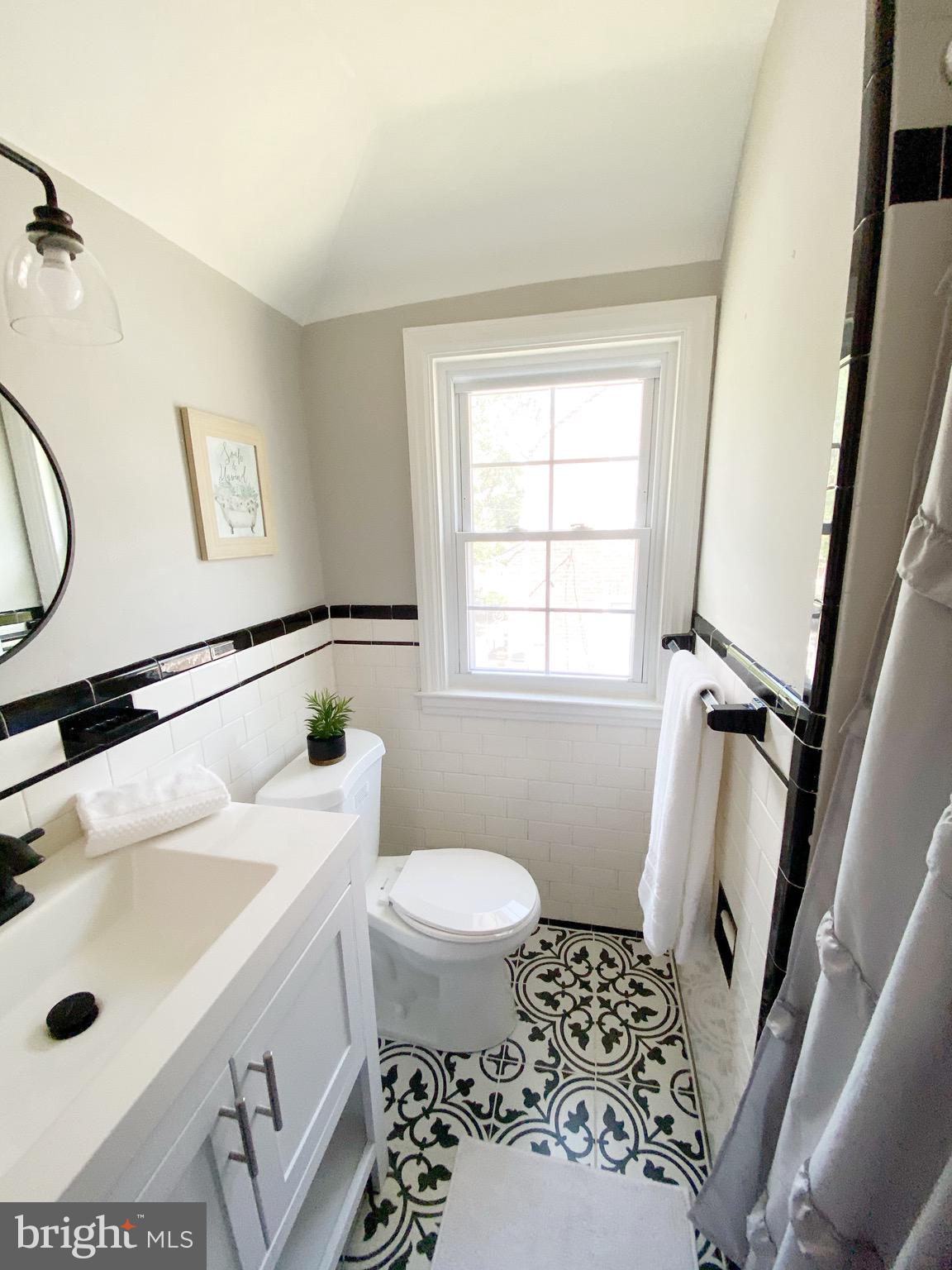 708 Devonshire Road Baltimore, MD 21229 - Photo 11 of 20 Full bath Upstairs