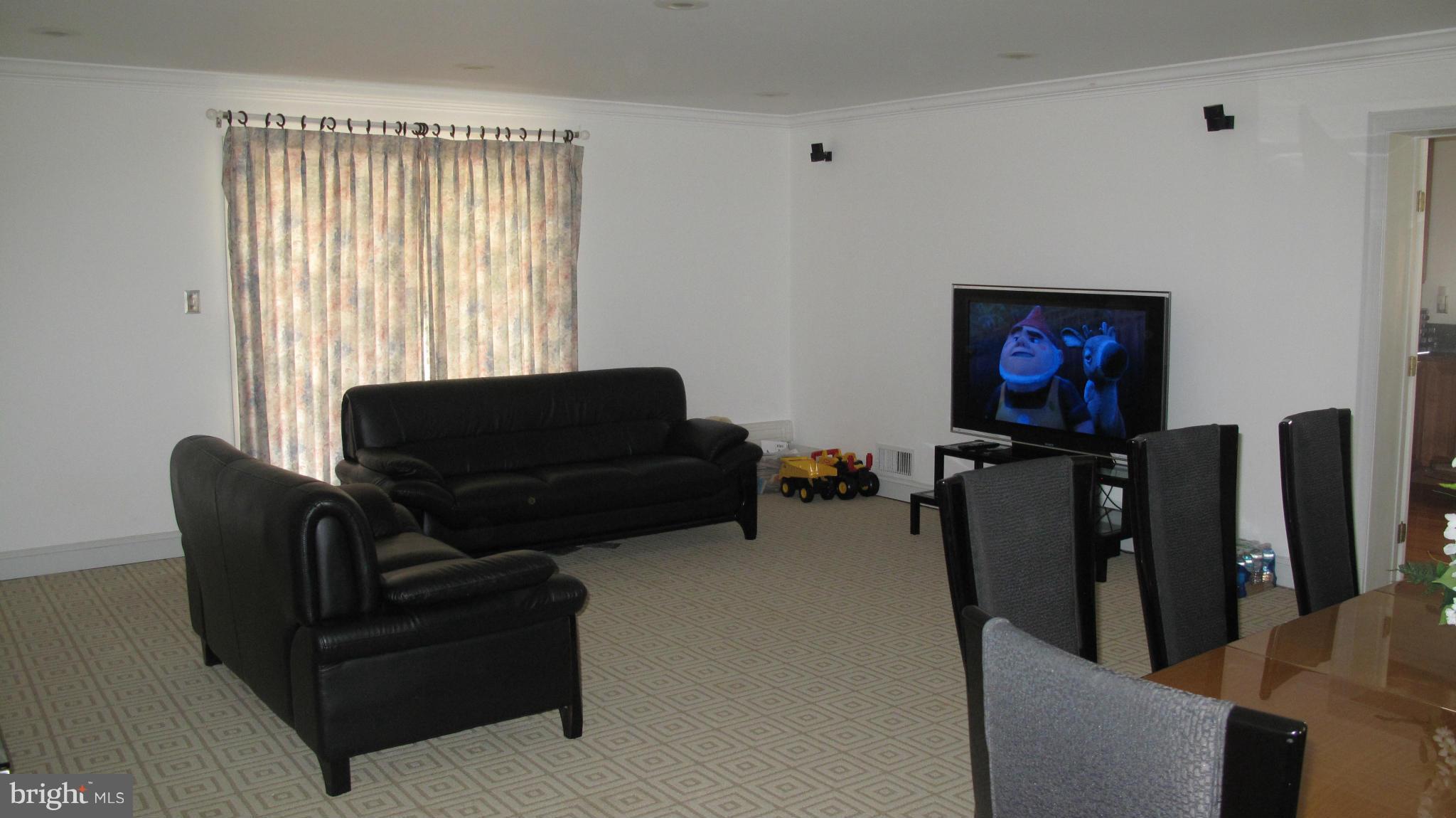 5503 Moultrie Road Springfield, VA 22151 - Photo 4 of 13 Living Room