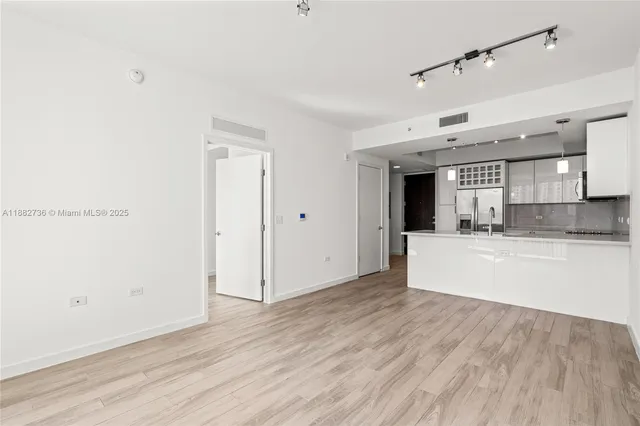 $460,000 | 999 Southwest 1st Avenue, Unit 2208, Miami, FL 33130