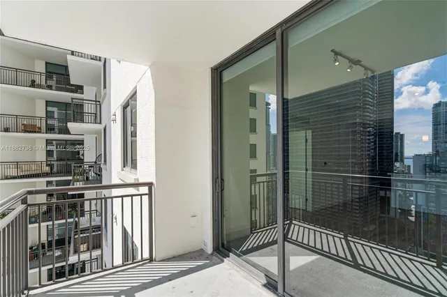 $460,000 | 999 Southwest 1st Avenue, Unit 2208, Miami, FL 33130