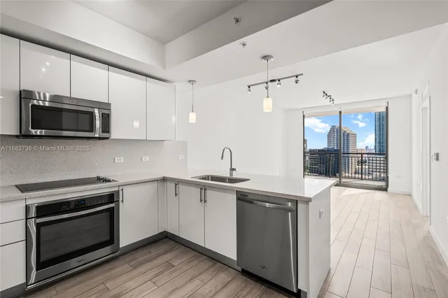 $460,000 | 999 Southwest 1st Avenue, Unit 2208, Miami, FL 33130