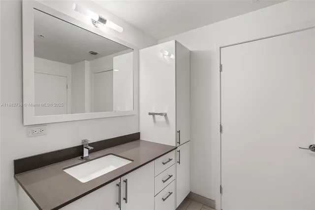 $460,000 | 999 Southwest 1st Avenue, Unit 2208, Miami, FL 33130