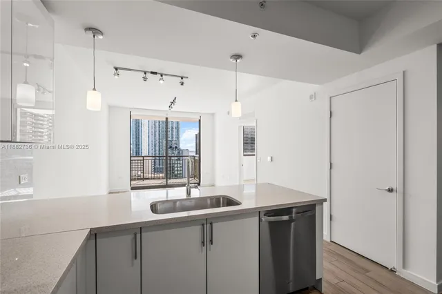 $460,000 | 999 Southwest 1st Avenue, Unit 2208, Miami, FL 33130