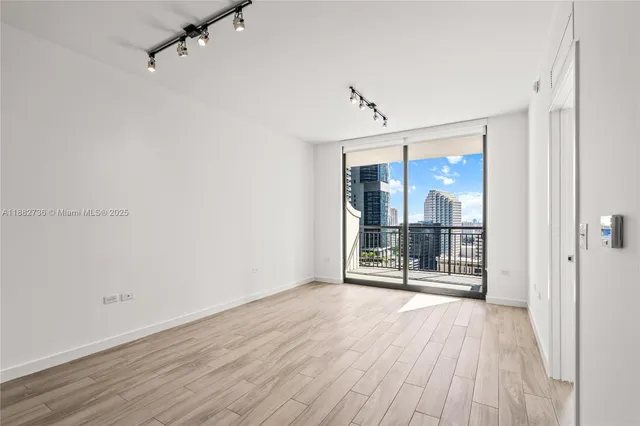 $460,000 | 999 Southwest 1st Avenue, Unit 2208, Miami, FL 33130