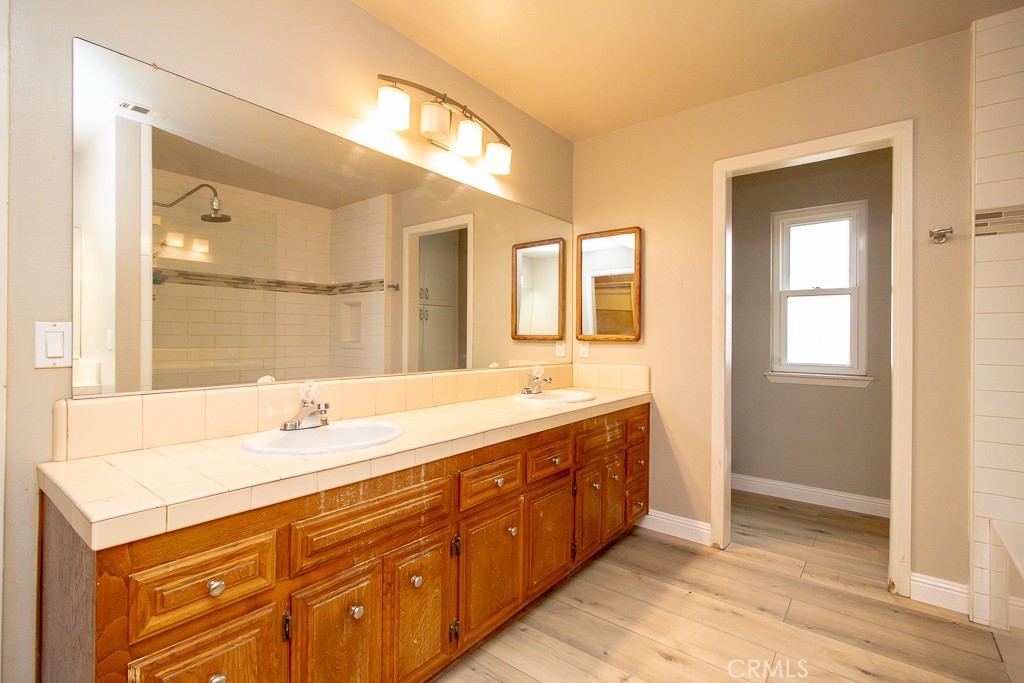 20376 Tonawanda Road Apple Valley, CA 92307 - Photo 27 of 67 Primary Bathroom